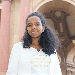 Meet your Posher, Danait